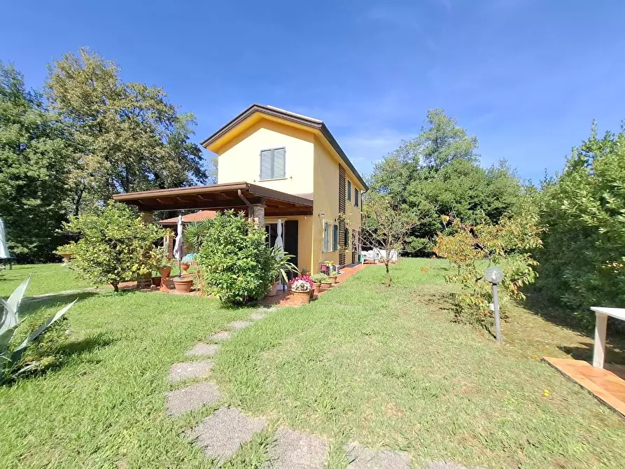 Immagine 23 di Villa in vendita  a Castelnuovo Magra