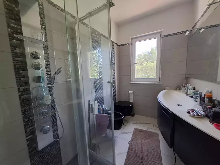 Immagine 37 di Villa in vendita  a Castelnuovo Magra