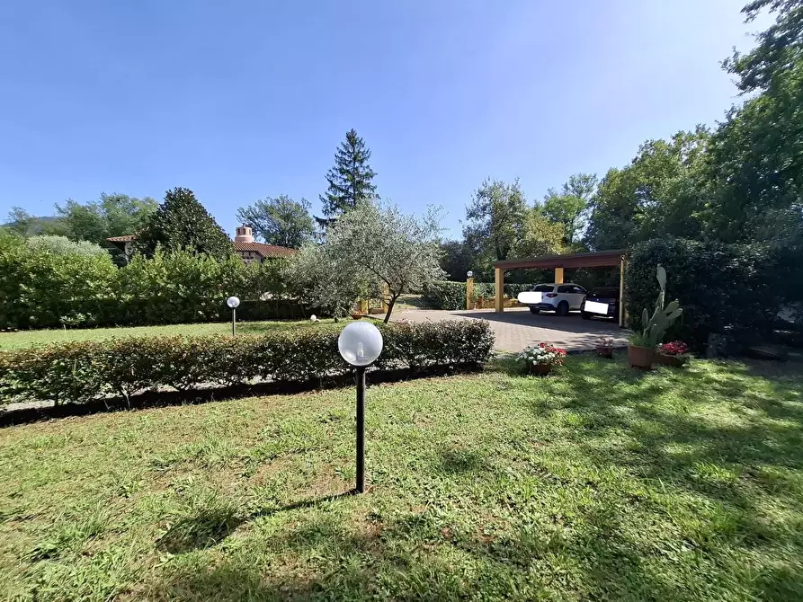 Immagine 17 di Villa in vendita  a Castelnuovo Magra