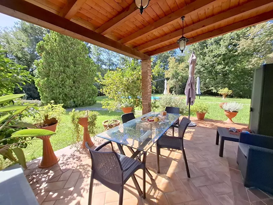 Immagine 4 di Villa in vendita  a Castelnuovo Magra