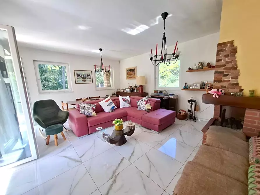 Immagine 28 di Villa in vendita  a Castelnuovo Magra