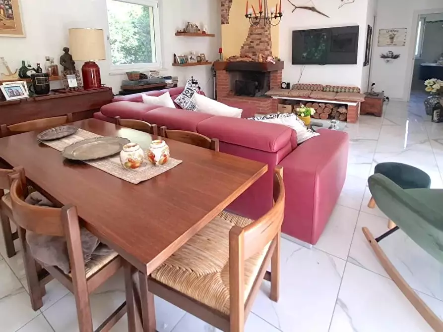 Immagine 29 di Villa in vendita  a Castelnuovo Magra