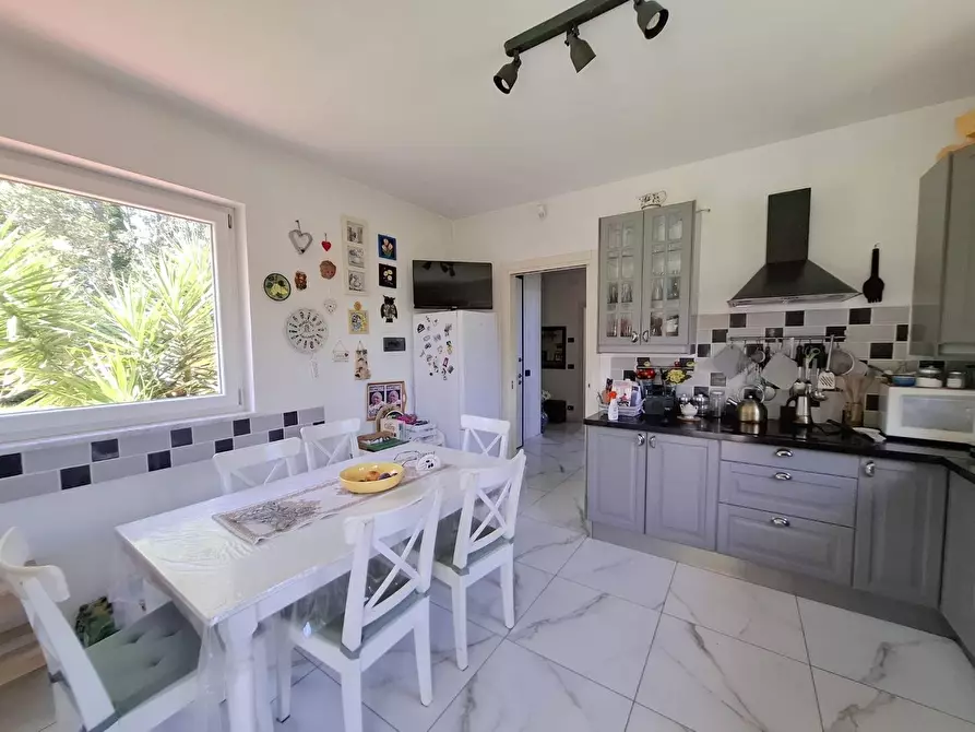 Immagine 33 di Villa in vendita  a Castelnuovo Magra