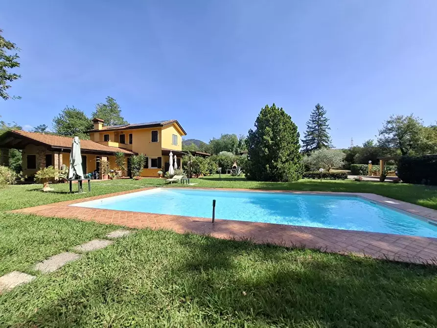 Immagine 1 di Villa in vendita  a Castelnuovo Magra