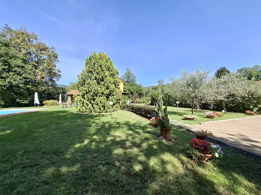 Immagine 15 di Villa in vendita  a Castelnuovo Magra