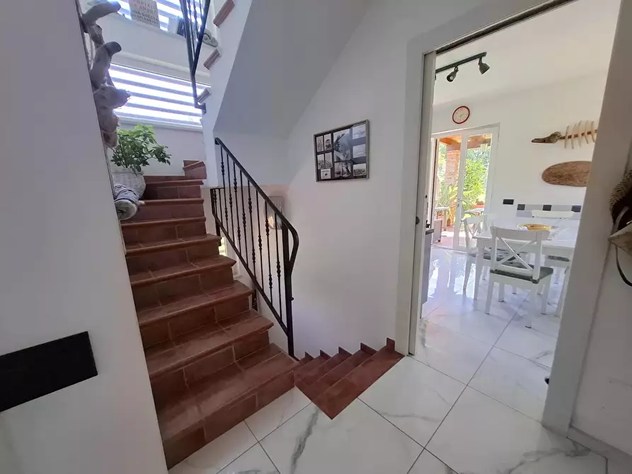 Immagine 36 di Villa in vendita  a Castelnuovo Magra