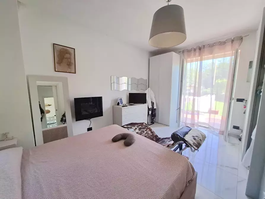 Immagine 45 di Villa in vendita  a Castelnuovo Magra