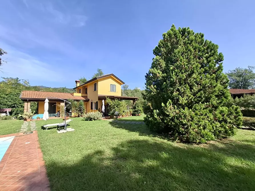 Immagine 25 di Villa in vendita  a Castelnuovo Magra