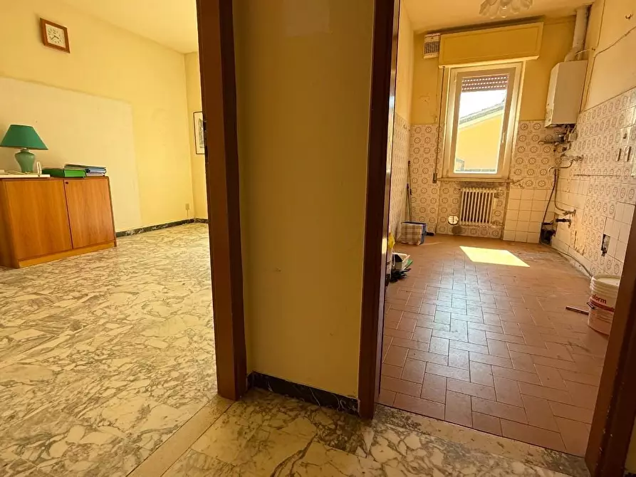 Immagine 27 di Appartamento in vendita  a Viareggio