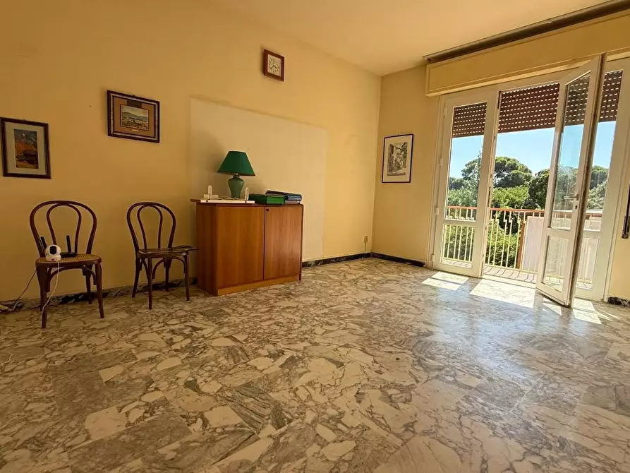 Immagine 1 di Appartamento in vendita  a Viareggio