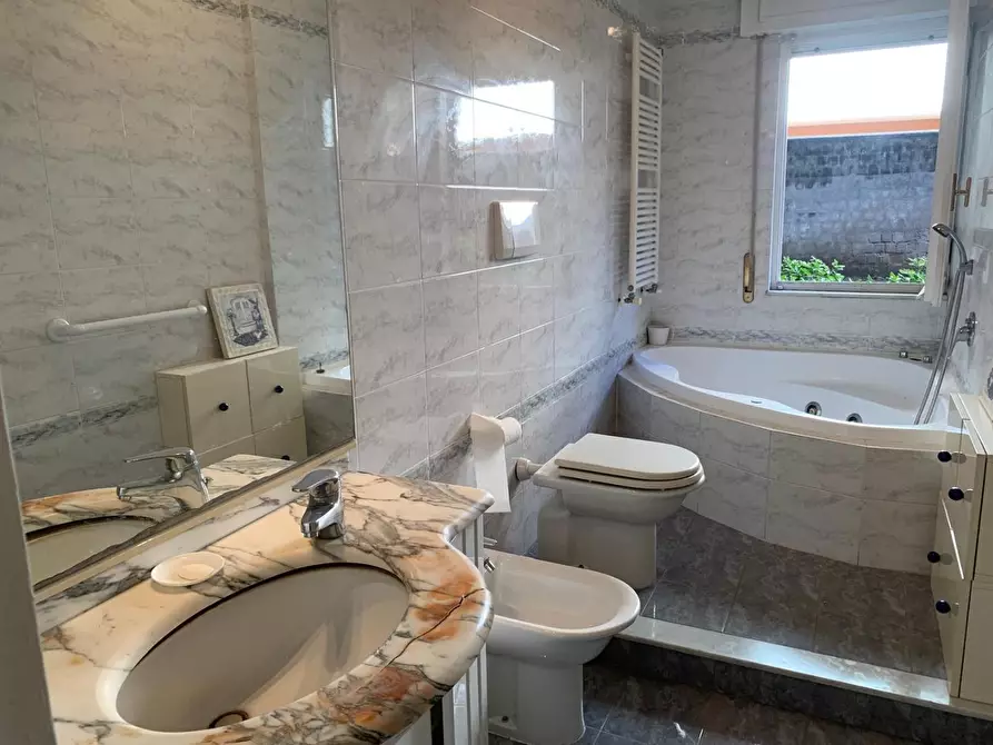 Immagine 30 di Appartamento in vendita  a Livorno