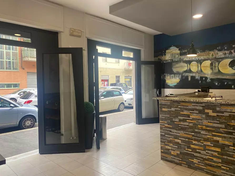 Immagine 10 di Attività commerciale in vendita  a Torino