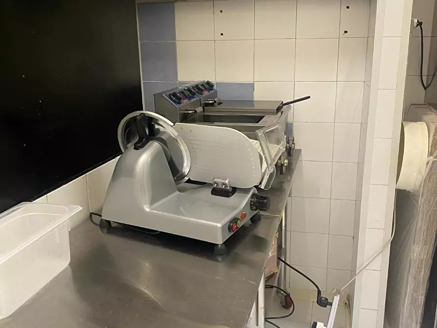 Immagine 7 di Attività commerciale in vendita  a Torino