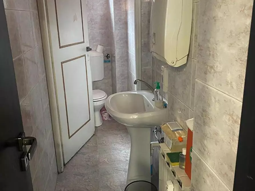 Immagine 5 di Attività commerciale in vendita  a Torino