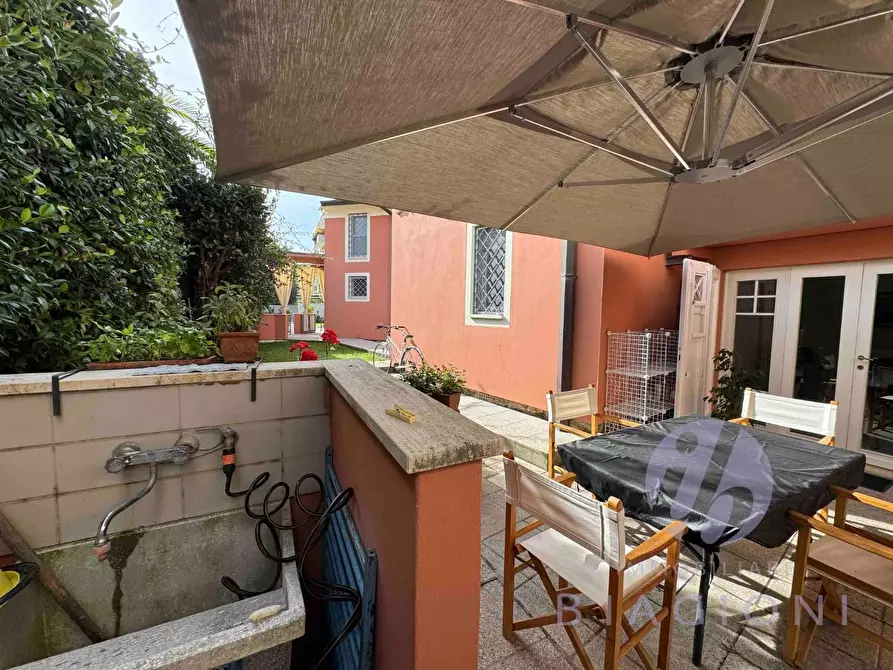 Immagine 9 di Casa bifamiliare in vendita  a Camaiore