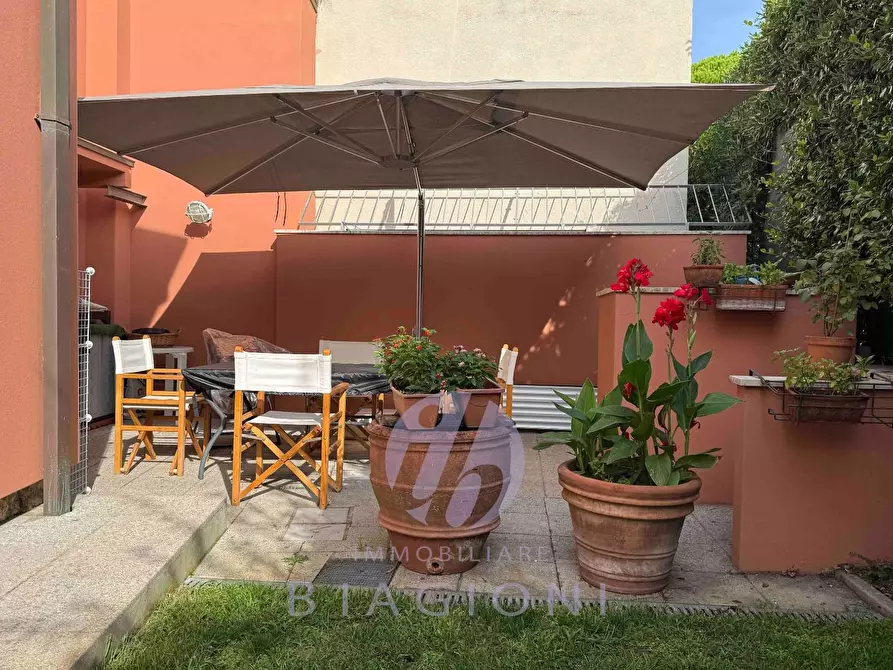 Immagine 7 di Casa bifamiliare in vendita  a Camaiore