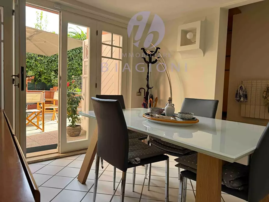 Immagine 33 di Casa bifamiliare in vendita  a Camaiore