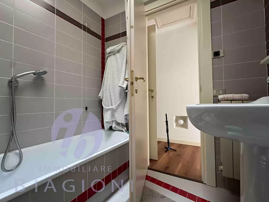 Immagine 17 di Casa bifamiliare in vendita  a Camaiore