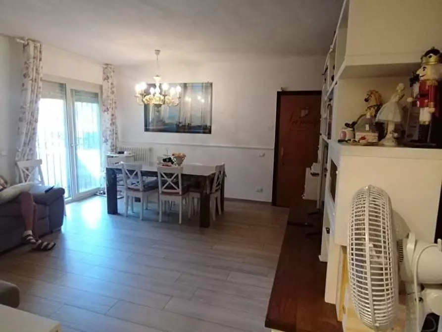 Immagine 8 di Appartamento in vendita  a Montignoso