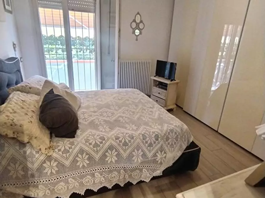 Immagine 18 di Appartamento in vendita  a Montignoso