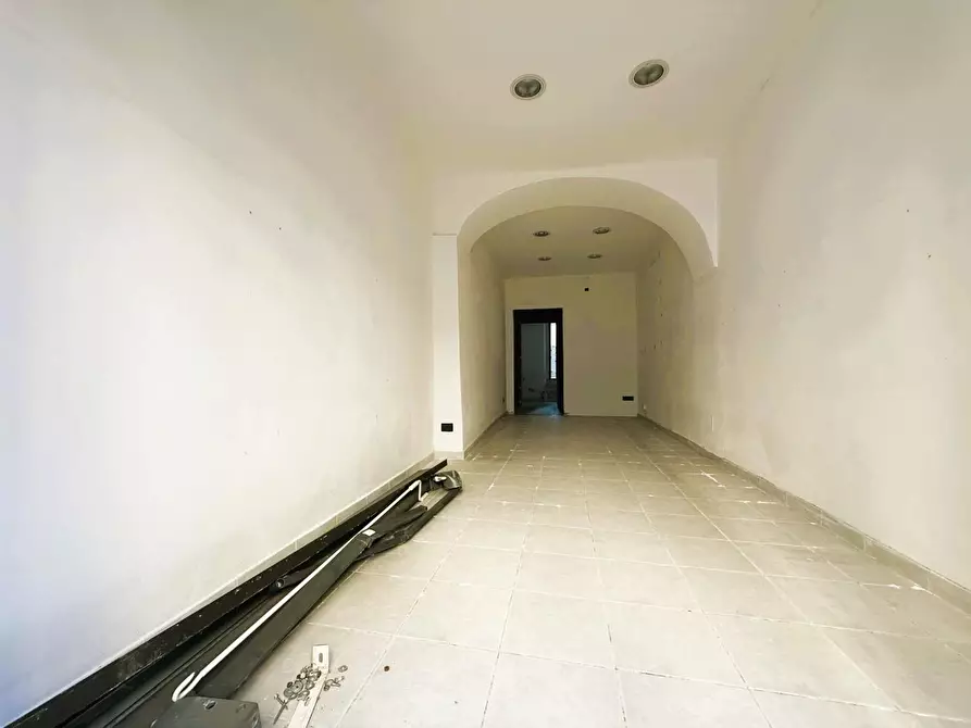 Immagine 3 di Locale commerciale in vendita  a Massa