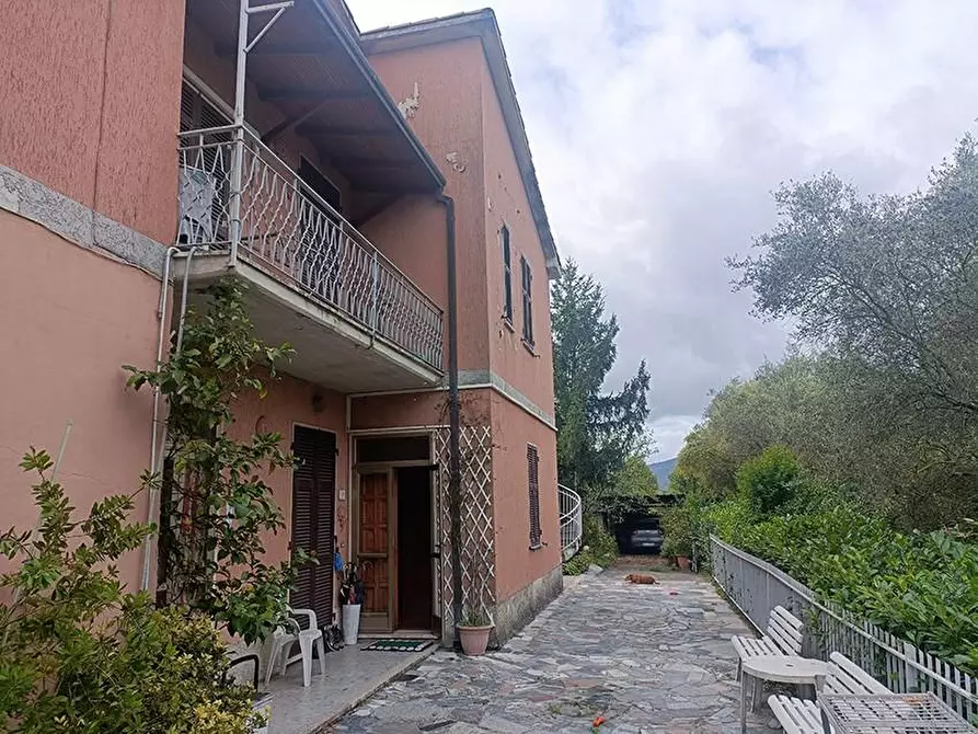 Immagine 4 di Casa bifamiliare in vendita  a Castelnuovo Magra