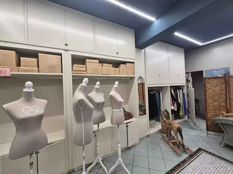 Immagine 2 di Locale commerciale in affitto  a Fucecchio