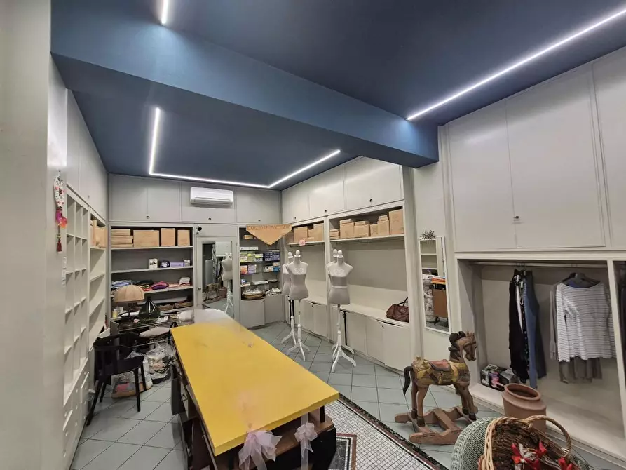 Immagine 4 di Locale commerciale in affitto  a Fucecchio