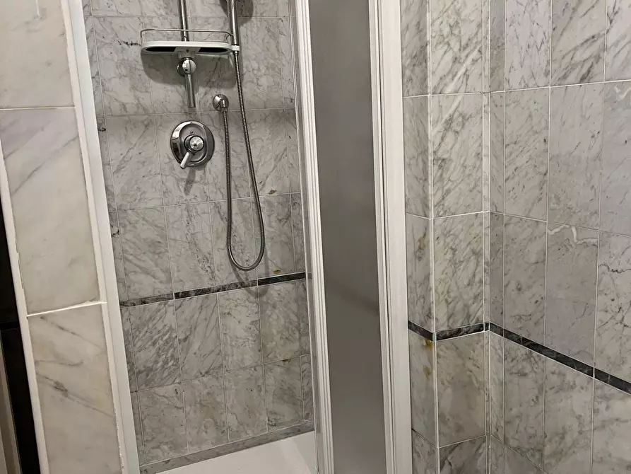 Immagine 12 di Appartamento in affitto  a Carrara