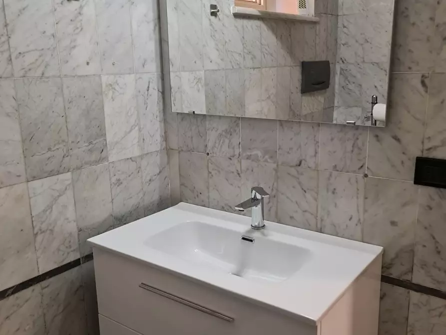 Immagine 14 di Appartamento in affitto  a Carrara