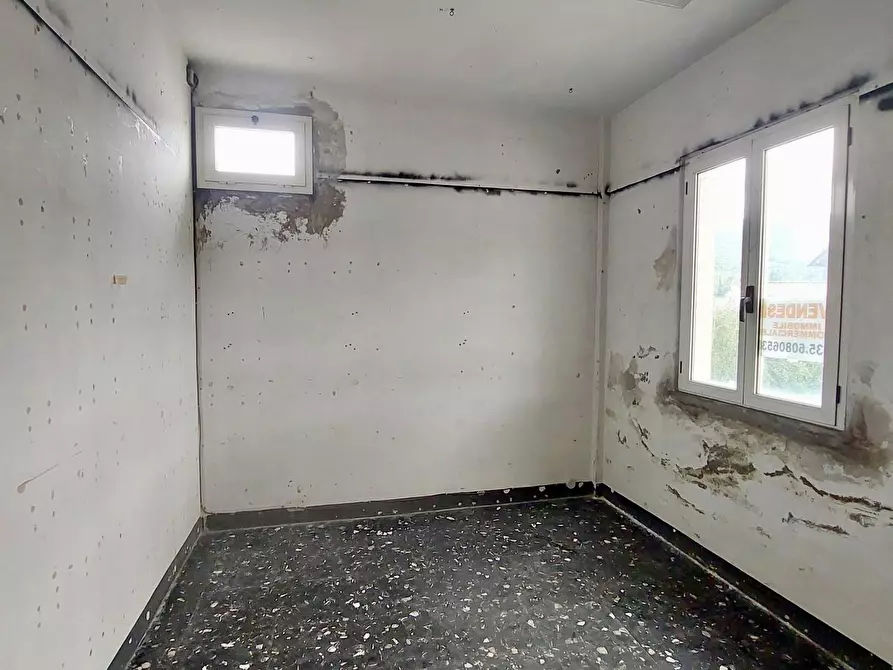 Immagine 16 di Capannone industriale in vendita  a Massarosa