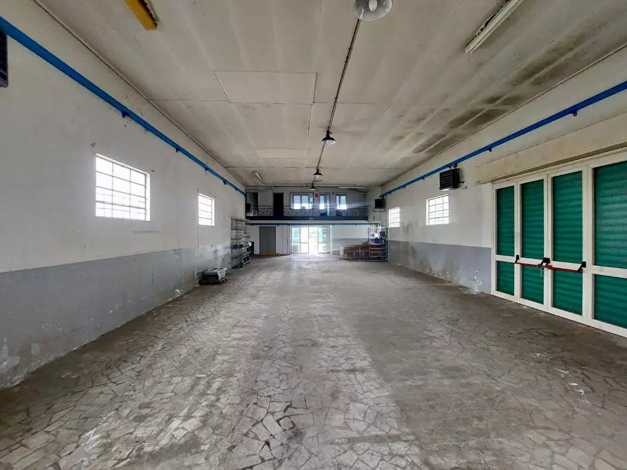 Immagine 7 di Capannone industriale in vendita  a Massarosa