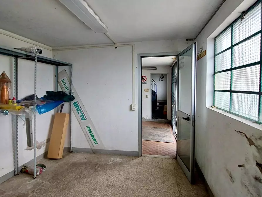 Immagine 9 di Capannone industriale in vendita  a Massarosa