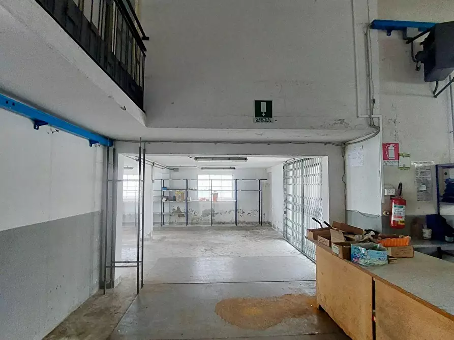 Immagine 2 di Capannone industriale in vendita  a Massarosa