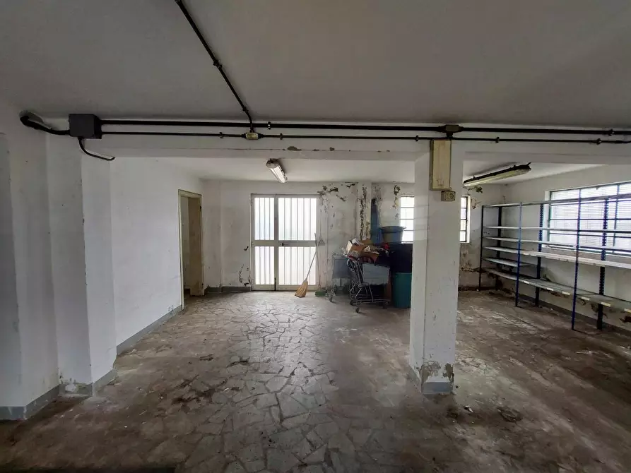 Immagine 8 di Capannone industriale in vendita  a Massarosa