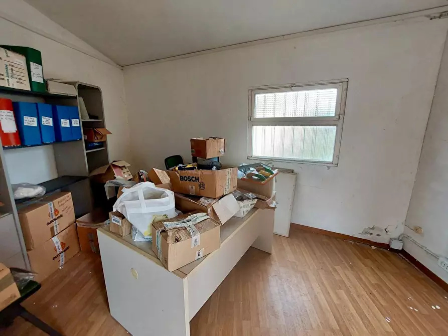 Immagine 20 di Capannone industriale in vendita  a Massarosa