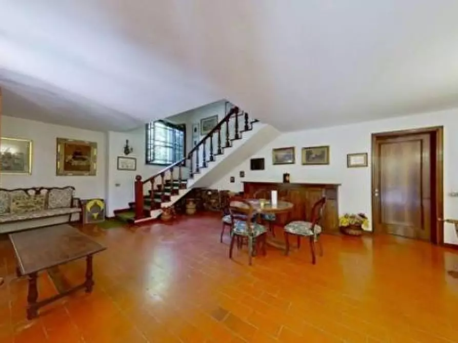 Immagine 5 di Villa in vendita  a San Giuliano Terme