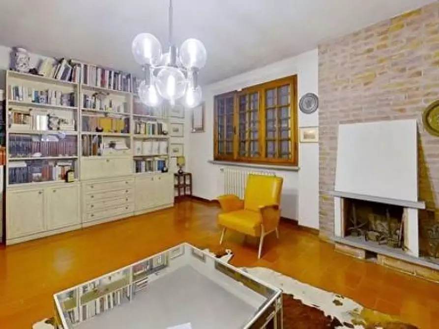 Immagine 3 di Villa in vendita  a San Giuliano Terme