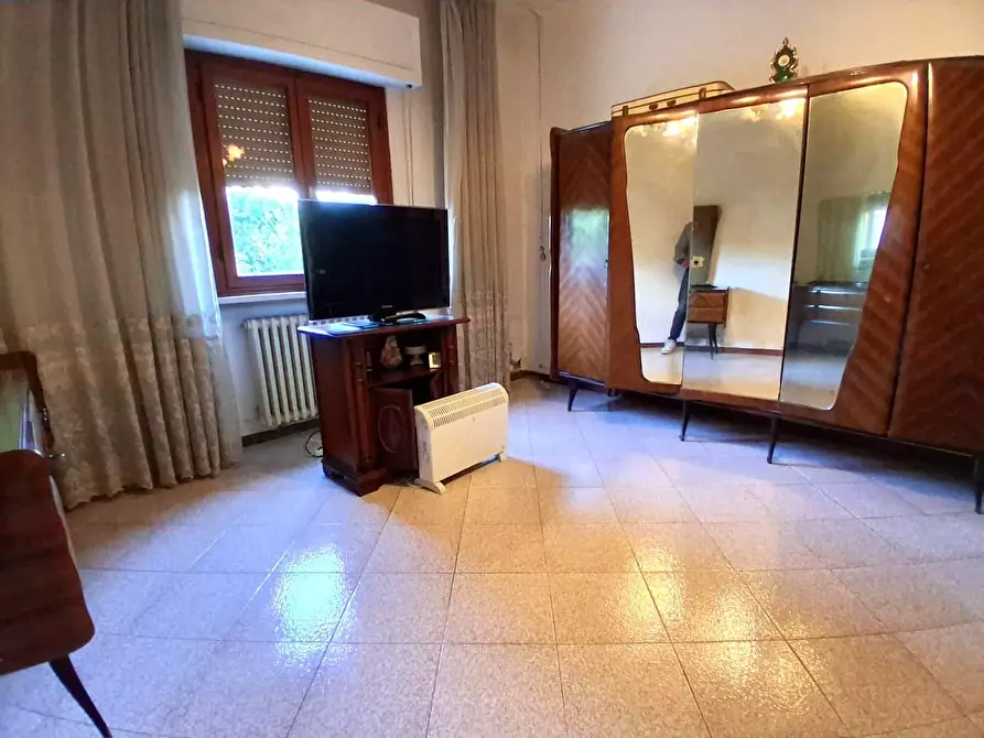 Immagine 12 di Appartamento in vendita  a Lucca