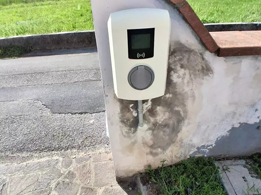 Immagine 5 di Appartamento in vendita  a Lucca