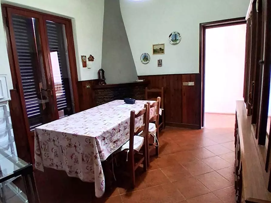 Immagine 13 di Appartamento in vendita  a Lucca