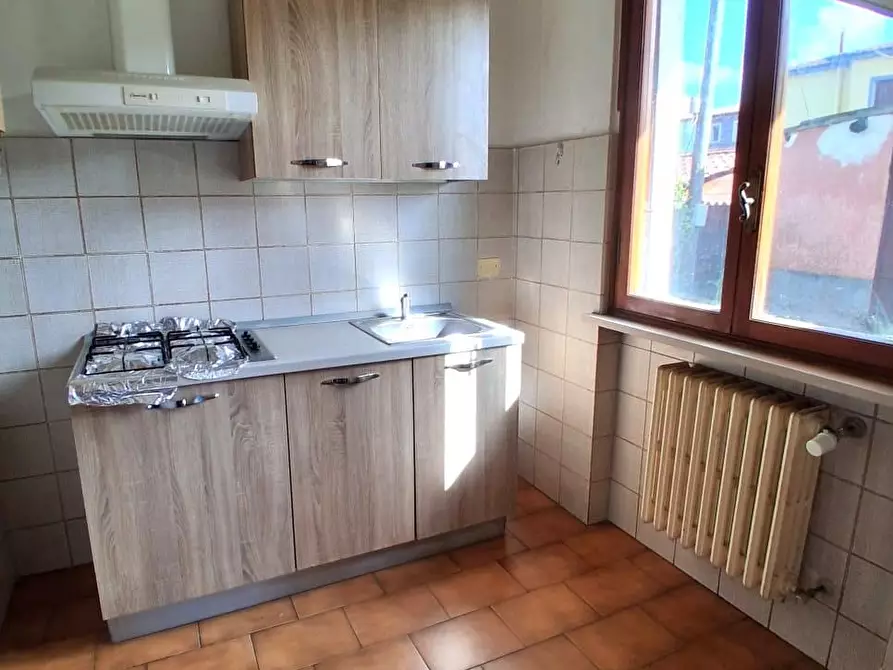 Immagine 10 di Appartamento in vendita  a Lucca