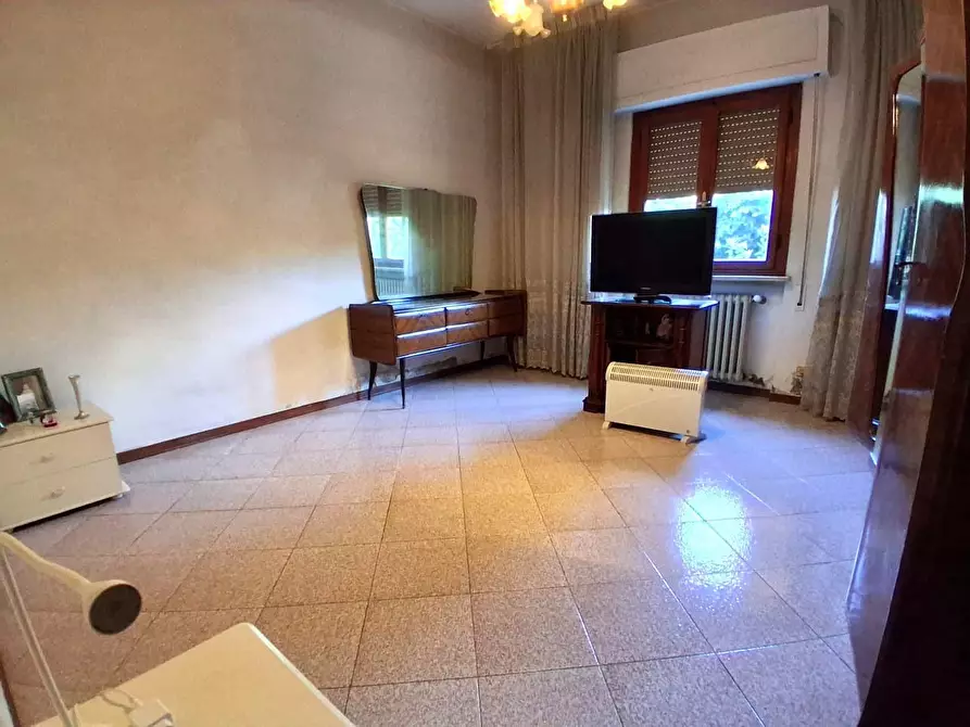 Immagine 11 di Appartamento in vendita  a Lucca