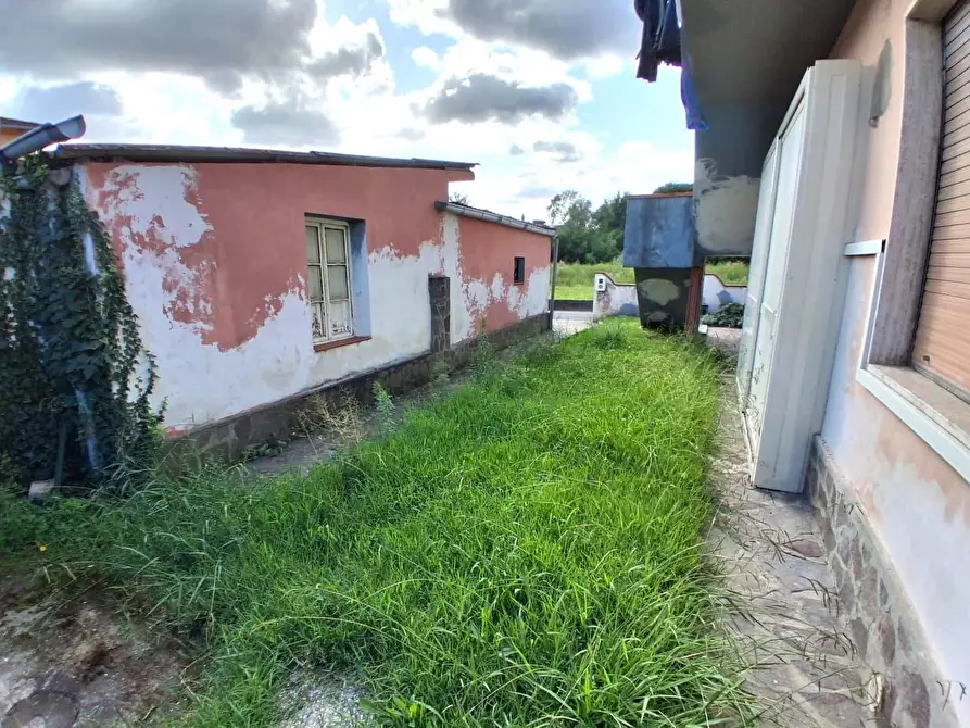 Immagine 22 di Appartamento in vendita  a Lucca