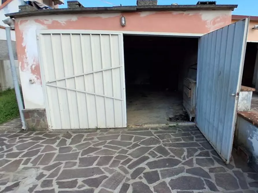 Immagine 20 di Appartamento in vendita  a Lucca