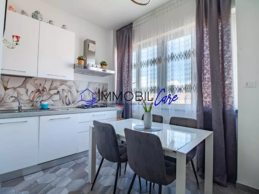 Immagine 10 di Appartamento in vendita  a Livorno