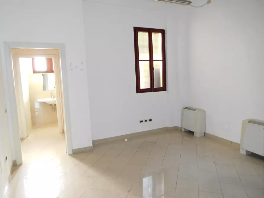 Immagine 3 di Ufficio in vendita  a Pisa