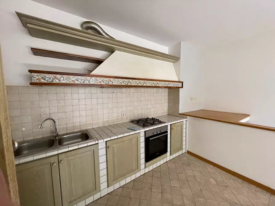 Immagine 2 di Appartamento in vendita  a Capraia E Limite