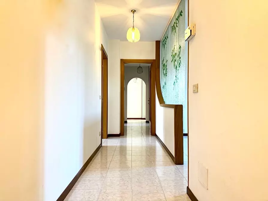 Immagine 5 di Appartamento in vendita  a Massa