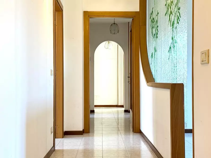 Immagine 2 di Appartamento in vendita  a Massa